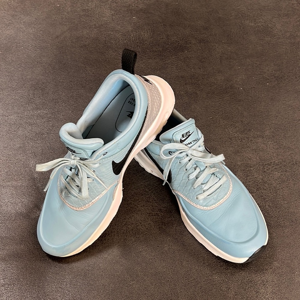 Comfy NIKE sneakers!